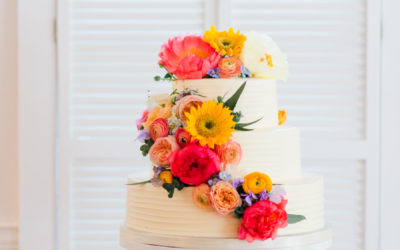 Erica & James Beautiful Fresh Flower Wedding Cake