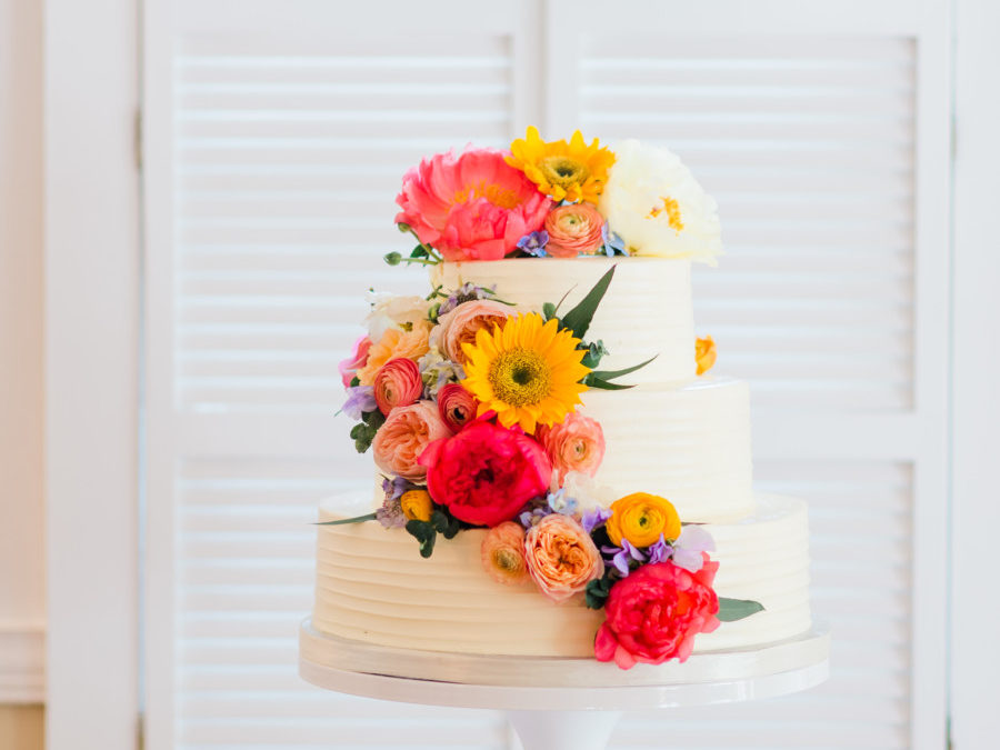 Erica & James Beautiful Fresh Flower Wedding Cake