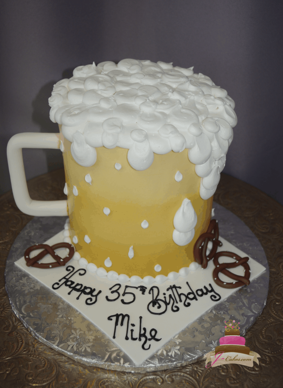 (186) Buttercream Beer Mug Cake
