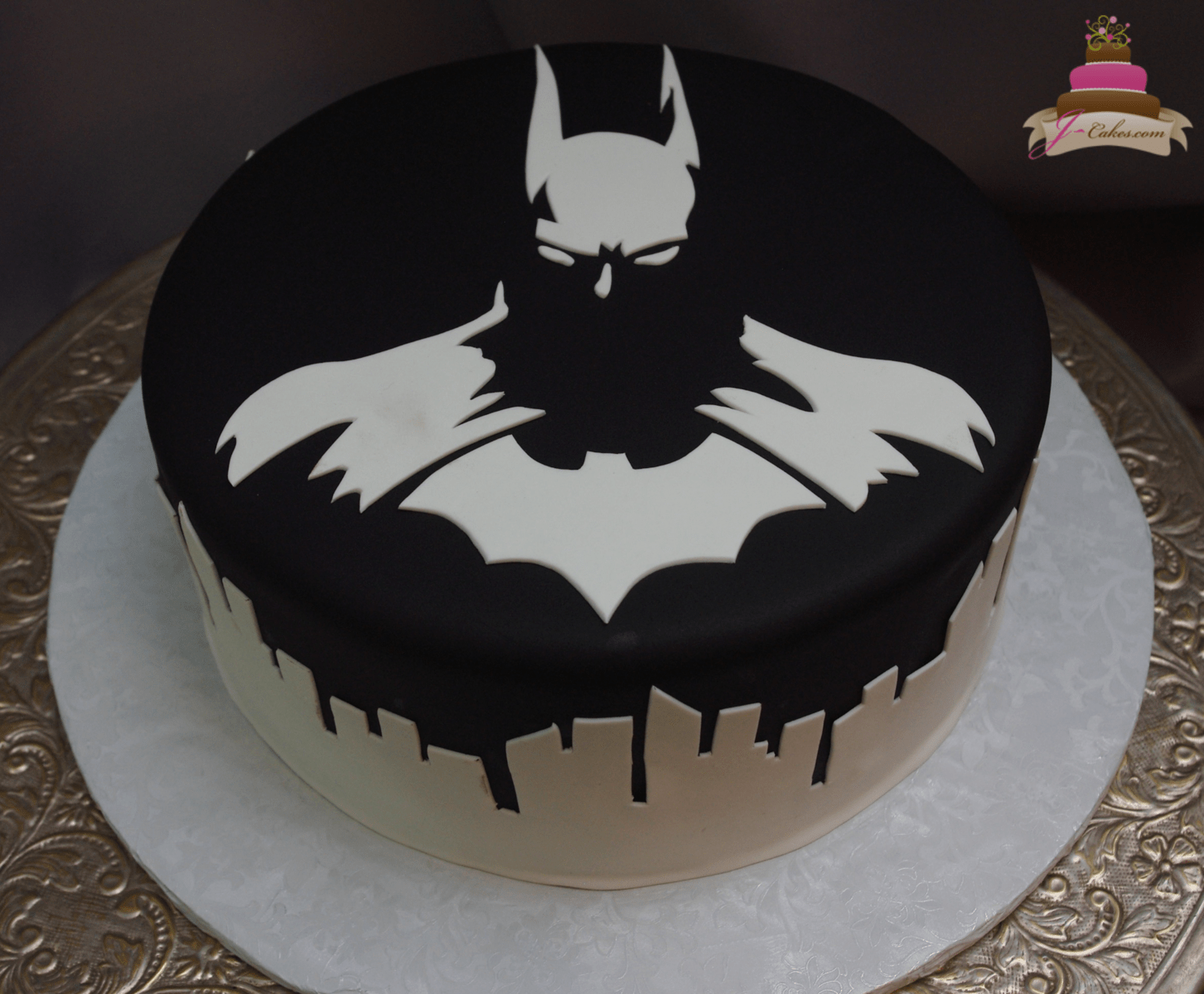 (553) Black and White Batman Cake