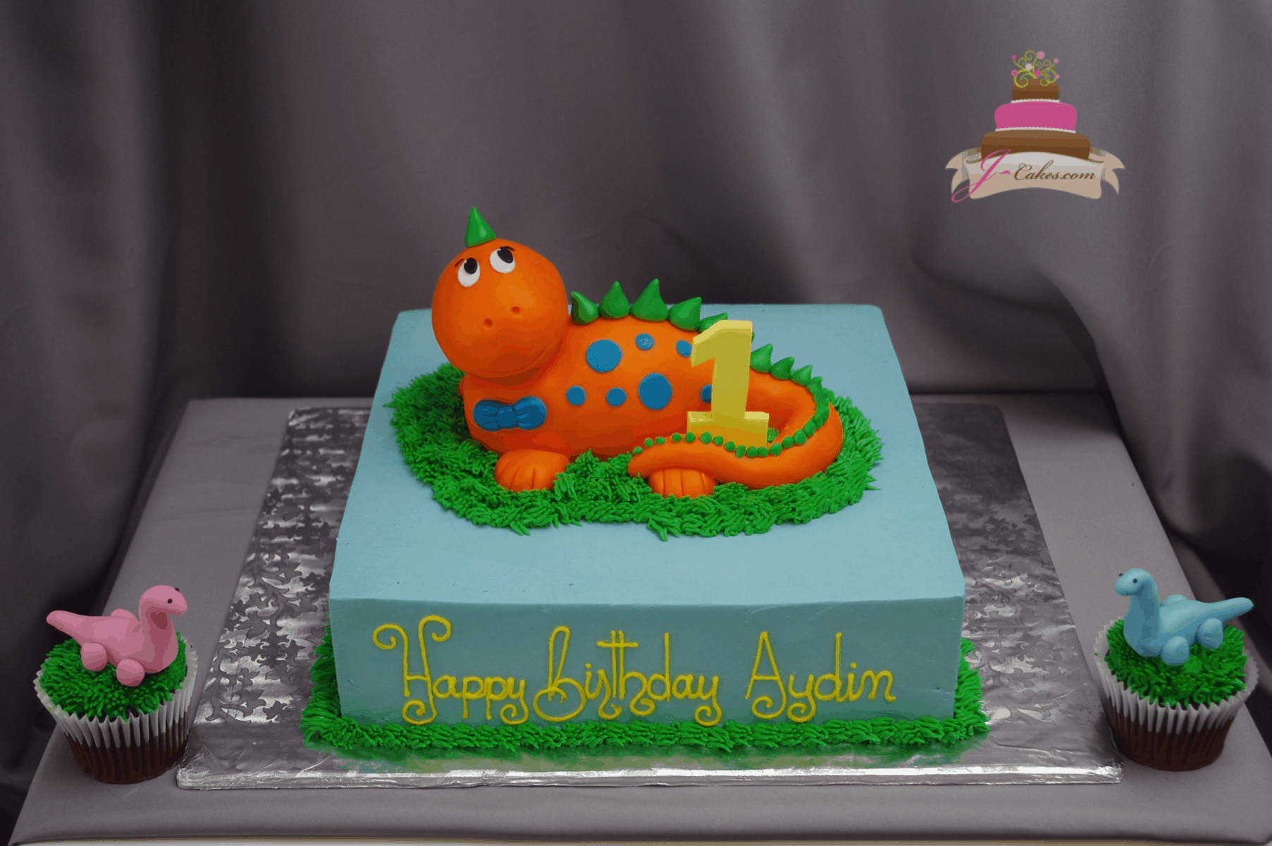 (556) Dinosaur Cake