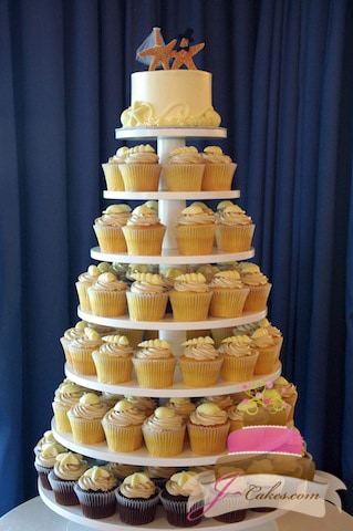 (622) Round Wooden Cupcake Tower with White Chocolate Seashells