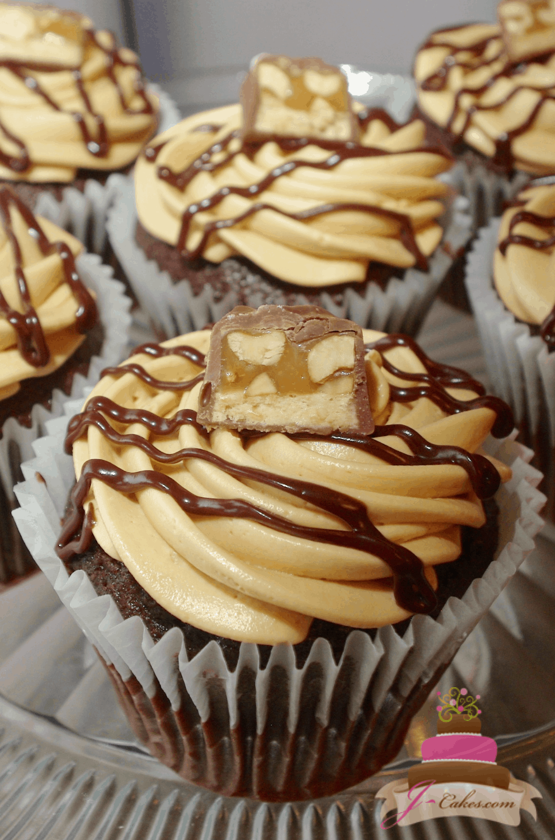 (652) Snickers Cupcakes