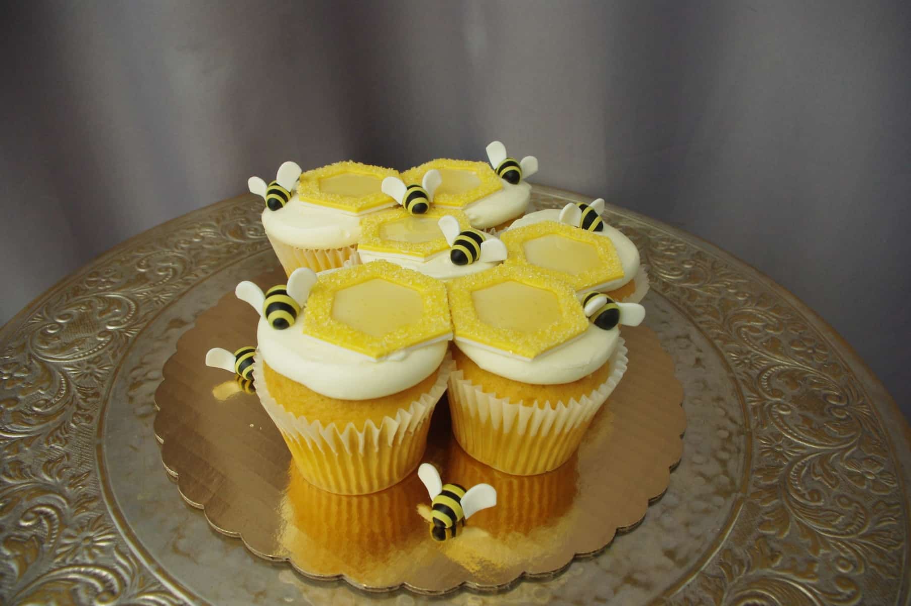 (666) Honeybee Cupcakes