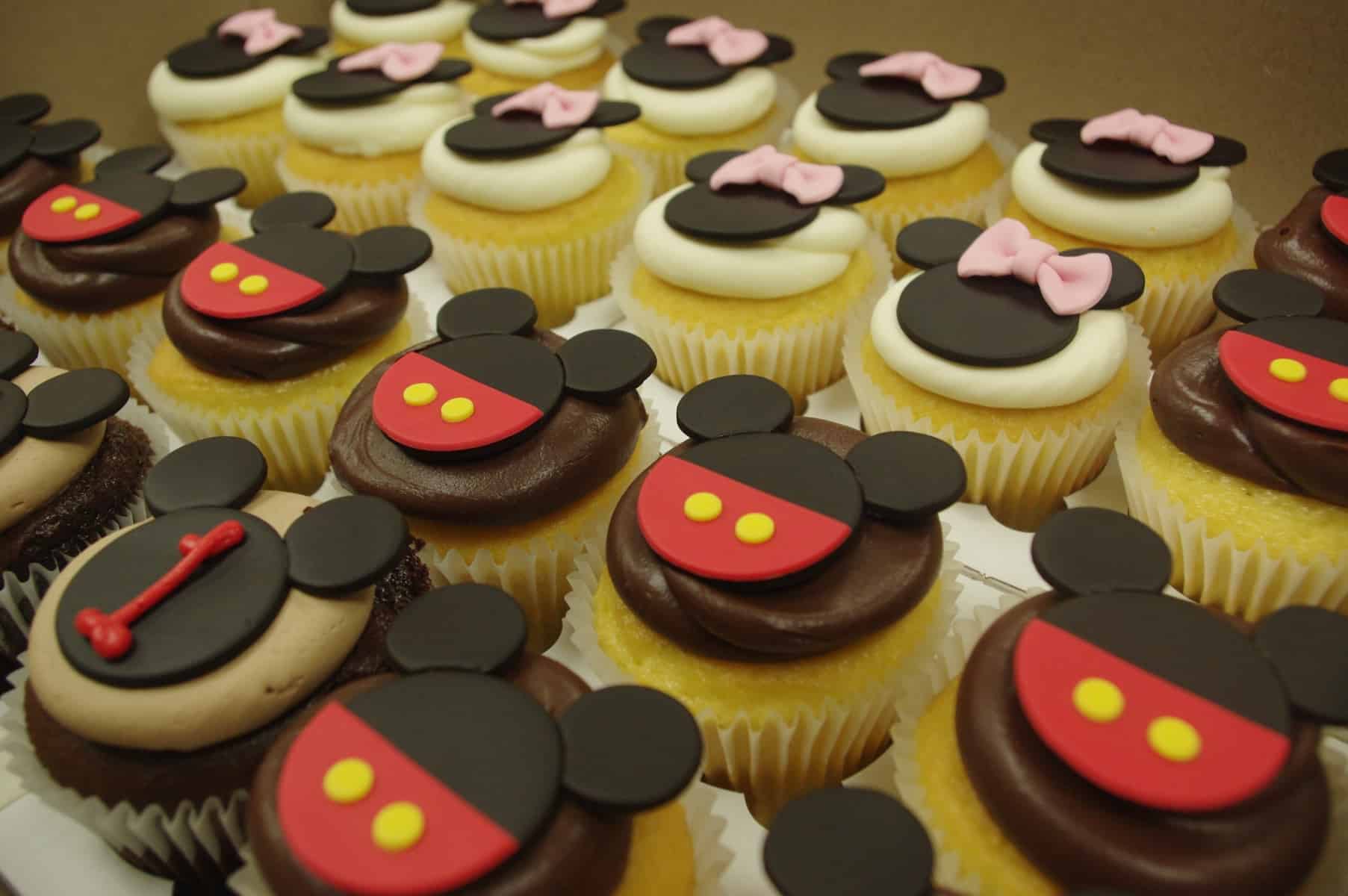 (669) Mickey and Minnie Cupcakes