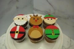(670) Santa's Workshop Cupcakes