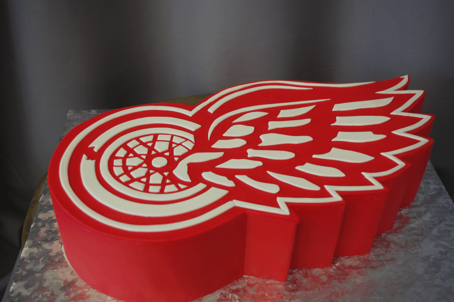 (734)  Red Wings Logo Cake