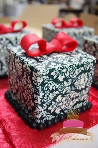 (820) Damask Gift Box Cake