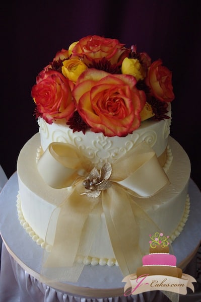 (819) Anniversary Cake with Bow and Brooch