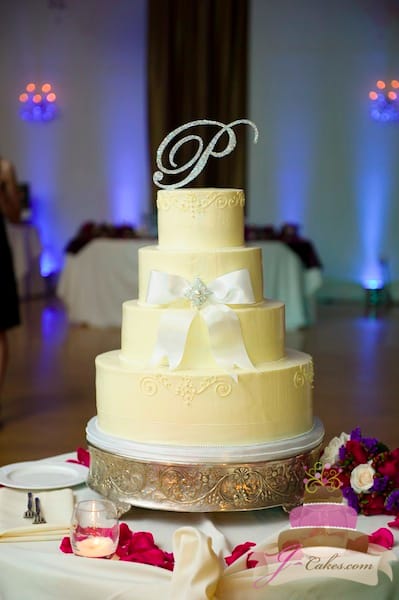 (1121) Queen Anne Wedding Cake with White Bow and Brooch