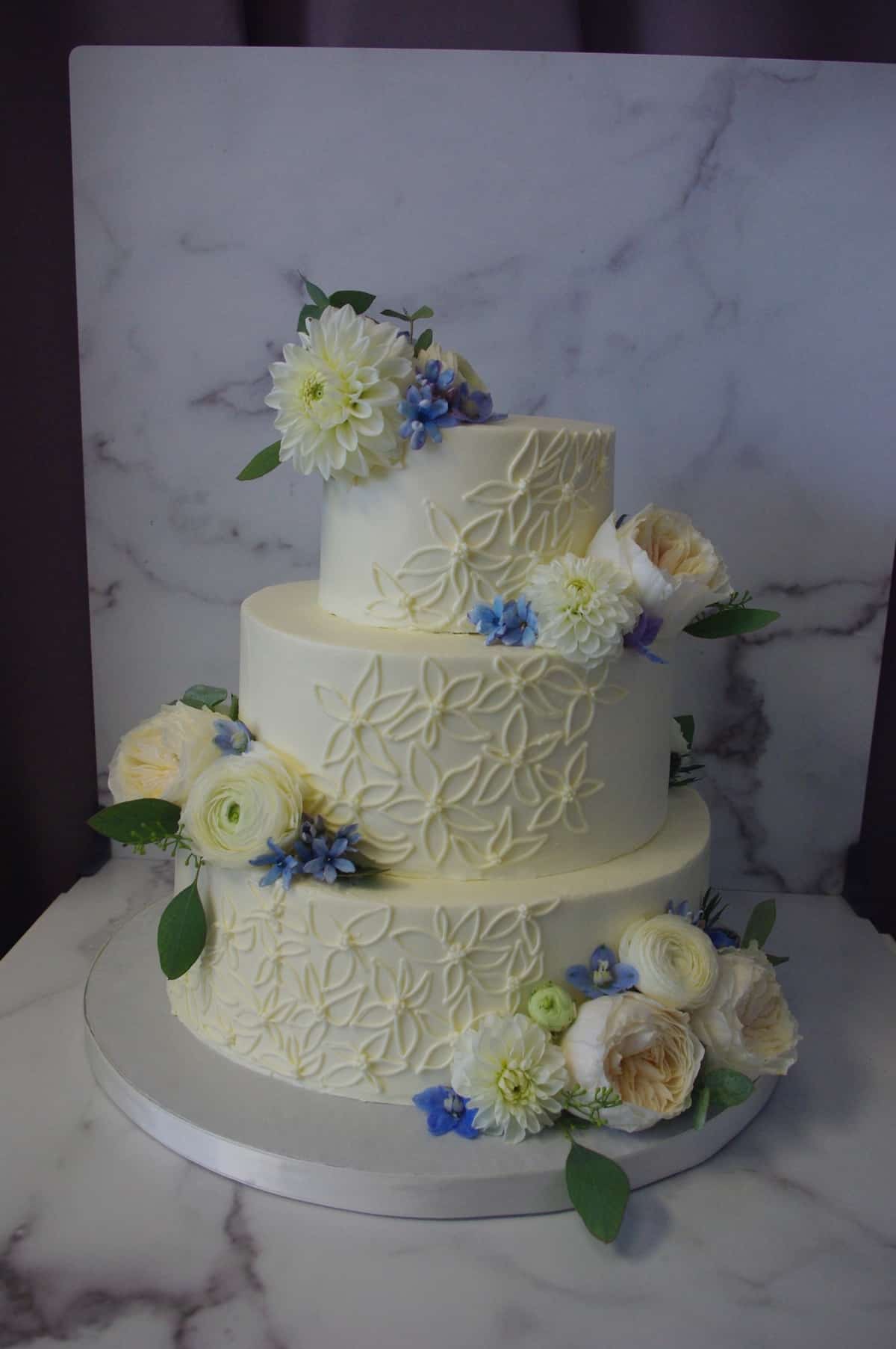 (1189) Floral Piping Wedding Cake