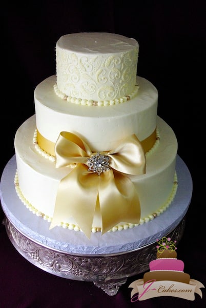 (1001) Paisley Wedding Cake with Gold Bow and Brooch