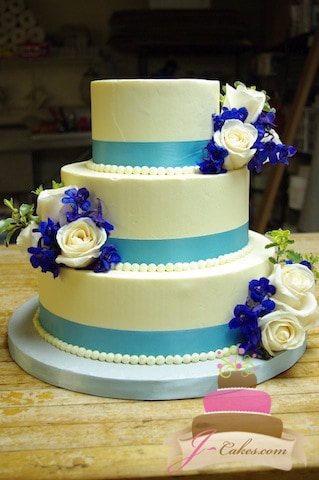 (1024) Blue Ribbon Wedding Cake