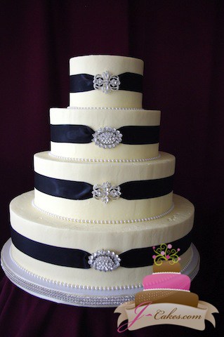 (1080) Black Ribbon Wedding Cake with Brooches