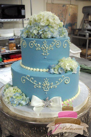 (1008) Blue Wedding Cake with Queen Anne Piping