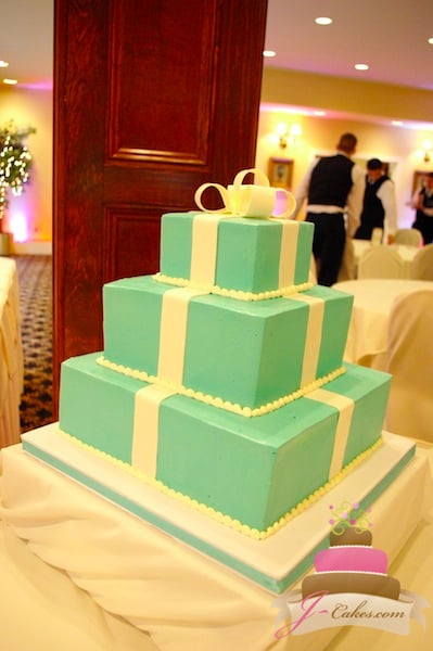 (1124) Tiffany Gift Box Wedding Cake