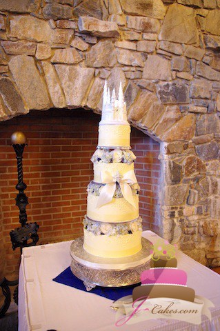 (1125) Wedding Cake with Separated Tiers