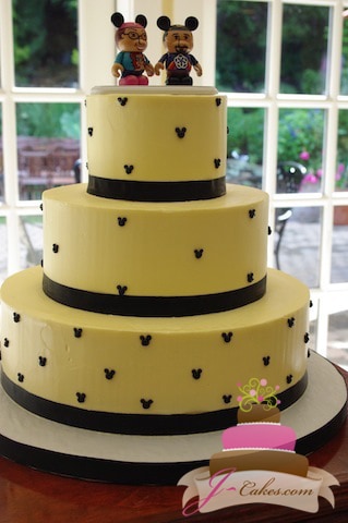 (1046) Mickey Mouse Wedding Cake