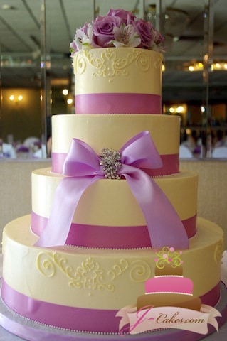 (1047) Wedding Cake with Queen Anne Piping, Bow, and Brooch